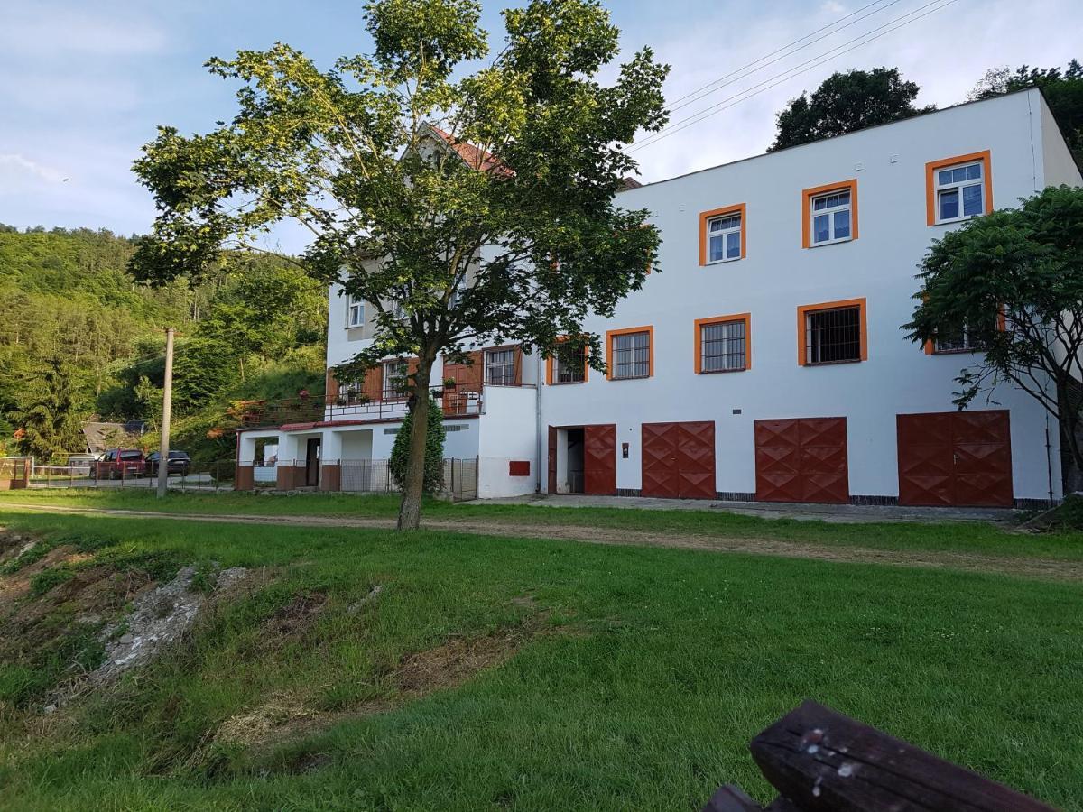 Penzion Na Pracharne Kladruby  Exteriör bild