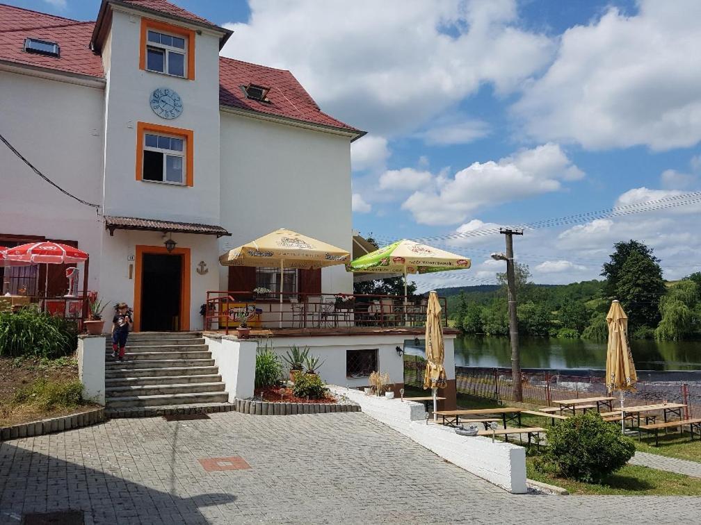 Penzion Na Pracharne Kladruby  Exteriör bild